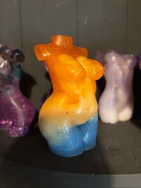🔥NWT Handmade Acrylic Ombre Female Torso-Body Positive FeminineGoddess Sculpture